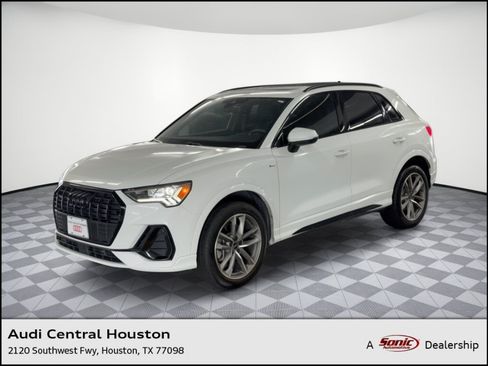 Used 2023 Audi Q3 2.0T Premium w/ Black Optic Sport Package AWD/4WD image 1