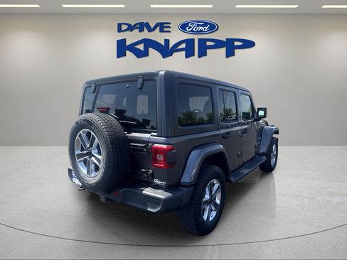 Used 2018 Jeep Wrangler Unlimited Sahara AWD/4WD image 7