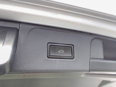 Used 2019 Volkswagen Atlas SE FWD image 25