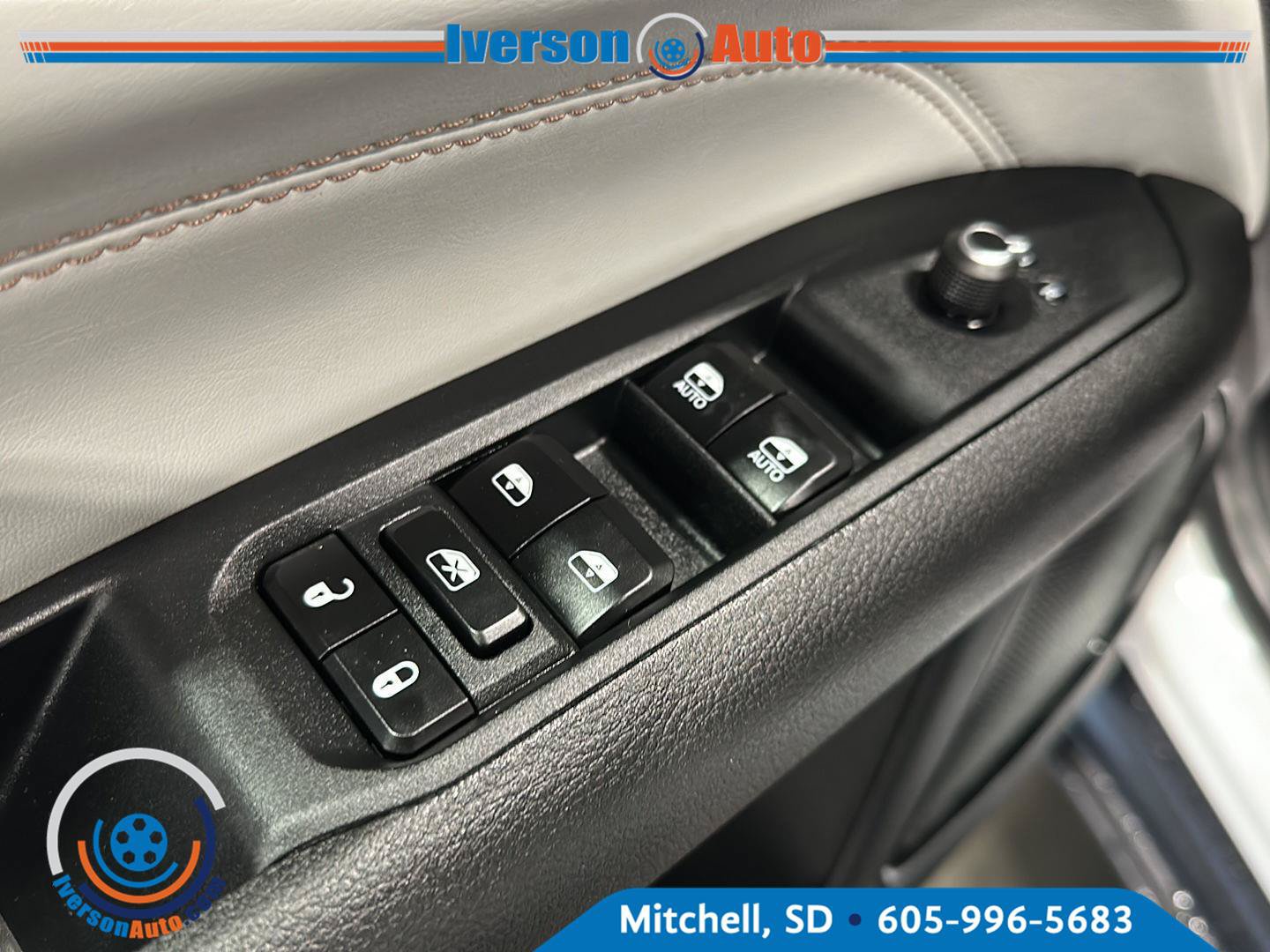 Used 2025 Jeep Compass Limited AWD/4WD image 14