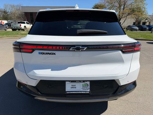 Used 2025 Chevrolet Equinox EV LT w/ LPO, Blackout Package image 10