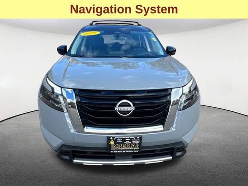 Used 2025 Nissan Pathfinder Platinum w/ Cargo Package AWD/4WD image 4