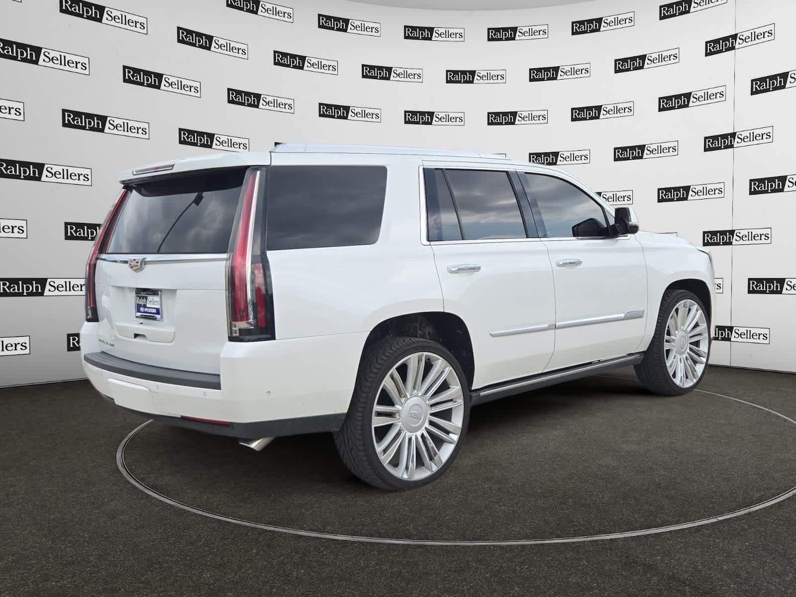 Used 2018 Cadillac Escalade Platinum RWD image 6