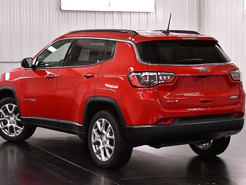 Used 2023 Jeep Compass Latitude AWD/4WD image 5