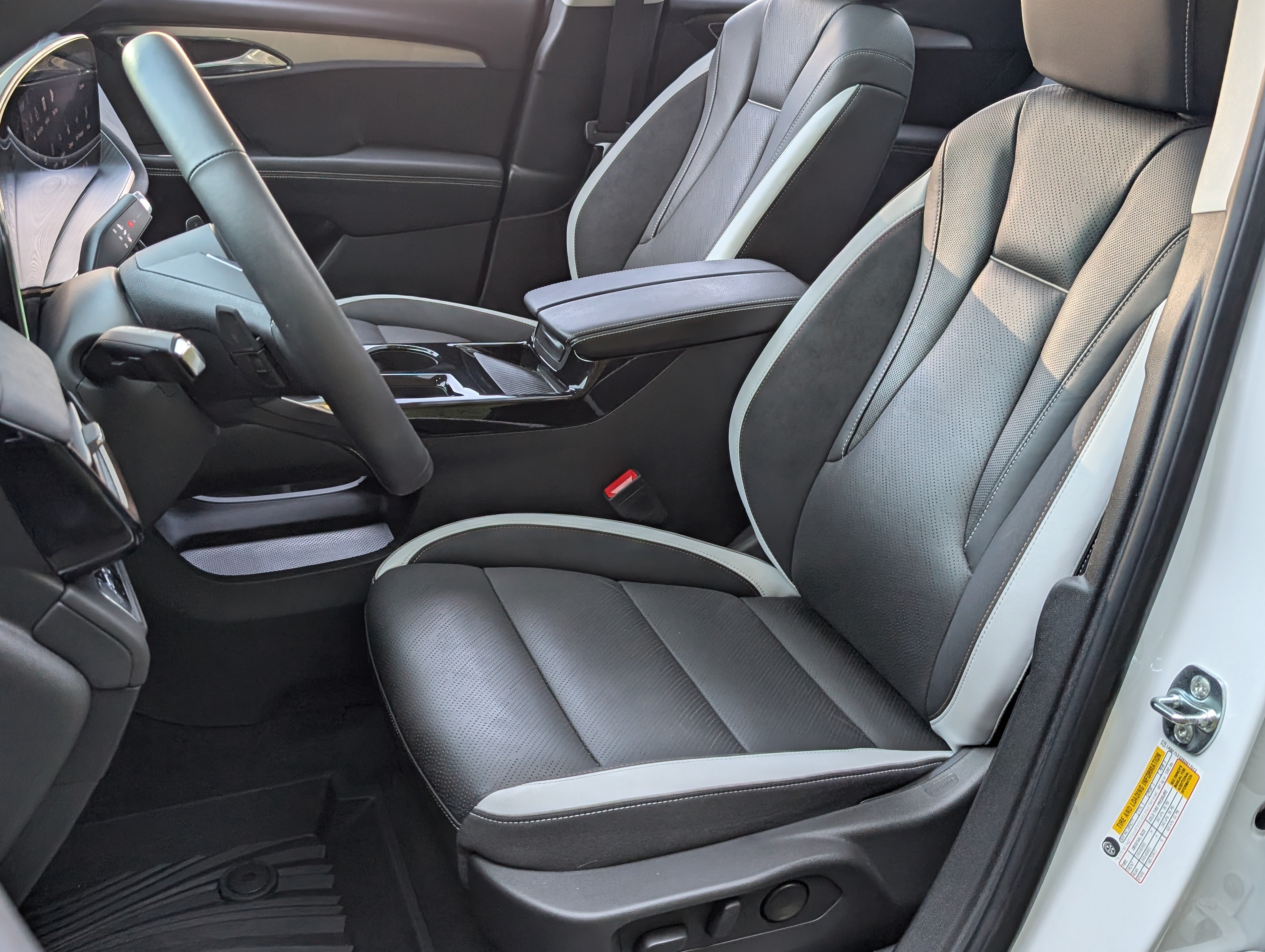 Used 2025 Buick Envision Sport Touring AWD/4WD image 17