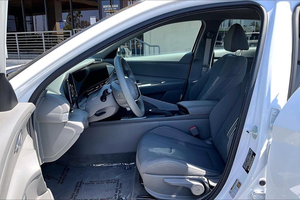 Certified 2024 Hyundai Elantra SEL FWD image 15