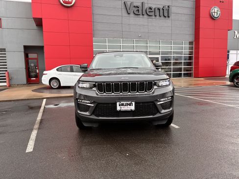 Used 2023 Jeep Grand Cherokee 4WD 4xe image 3