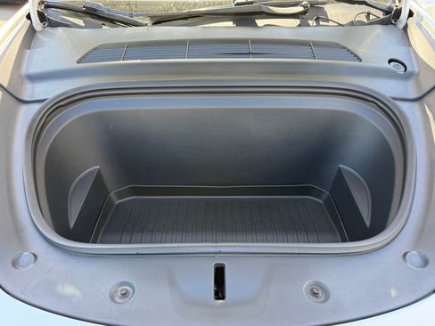 Used 2022 Tesla Model Y Long Range image 39