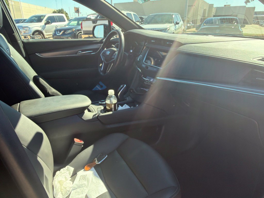 Used 2020 Cadillac XT5 Luxury w/ LPO, Premium Carpet Package FWD image 9