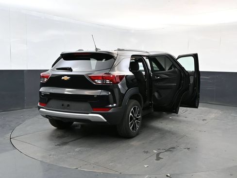 Used 2025 Chevrolet TrailBlazer LT w/ LT Cold Weather Package AWD/4WD image 29