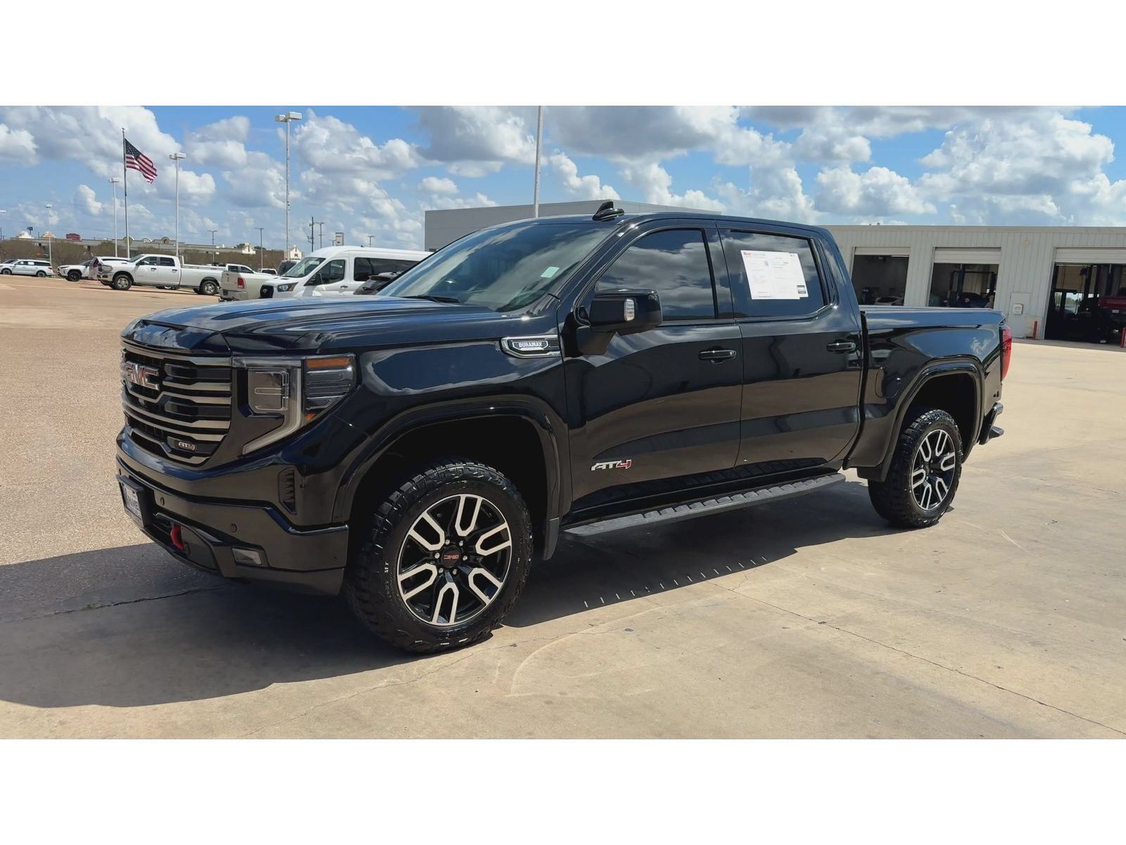 Used 2025 GMC Sierra 1500 AT4 w/ AT4 Premium Package AWD/4WD image 4