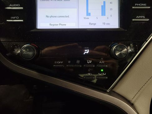 Used 2018 Toyota Camry LE FWD image 19