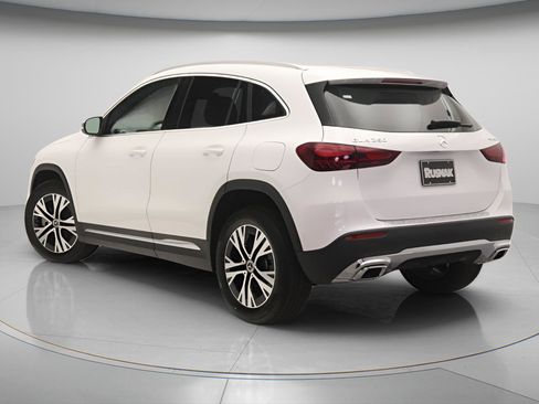 New 2026 Mercedes-Benz GLA 250 4MATIC image 2