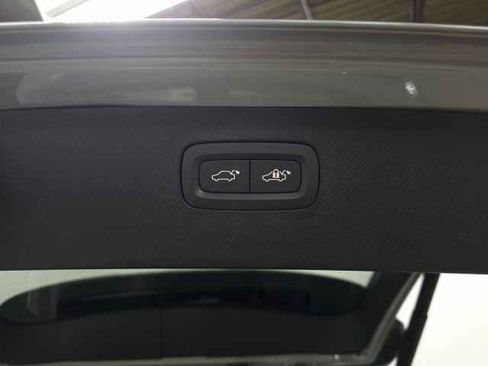 Certified 2025 Volvo XC90 B6 Plus image 10