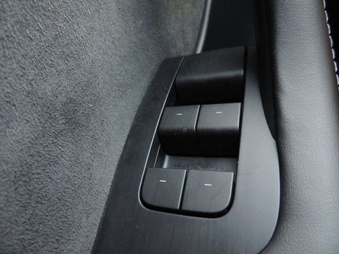 Used 2023 Tesla Model Y Performance image 24