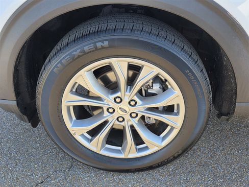 Used 2022 Ford Explorer XLT w/ Equipment Group 202A image 31