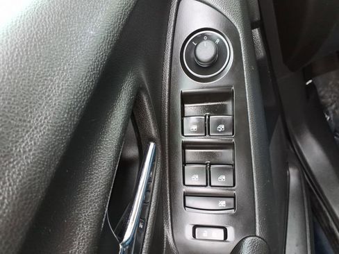 Used 2021 Chevrolet Trax LT w/ Premium Seat Package image 17