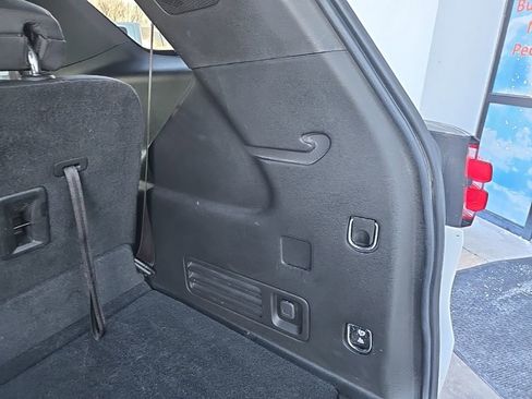 Used 2022 Chevrolet Traverse RS image 98