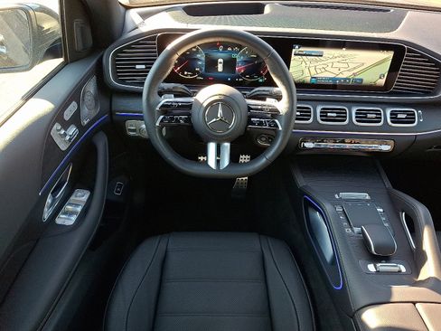 Used 2025 Mercedes-Benz GLS 580 4MATIC image 4