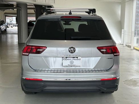 Used 2024 Volkswagen Tiguan SE w/ Panoramic Sunroof Package image 6