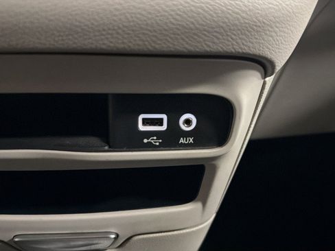 Used 2018 Chrysler Pacifica Touring-L FWD image 28