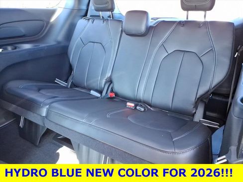 New 2026 Chrysler Pacifica Select image 12
