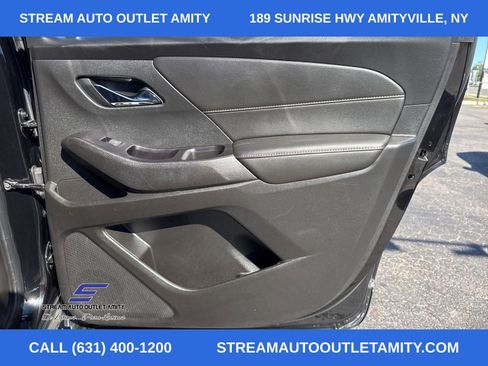 Used 2020 Chevrolet Traverse LT w/ Driver Confidence II Package image 14