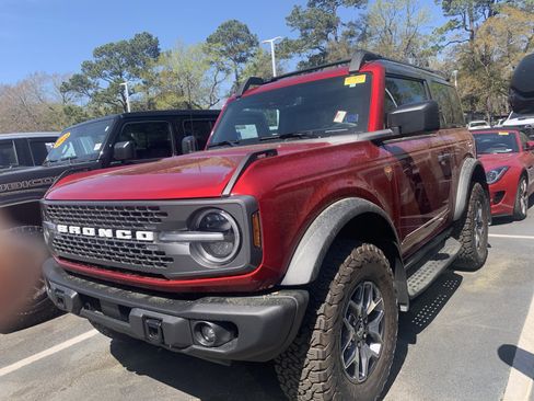 Used 2025 Ford Bronco Badlands image 9