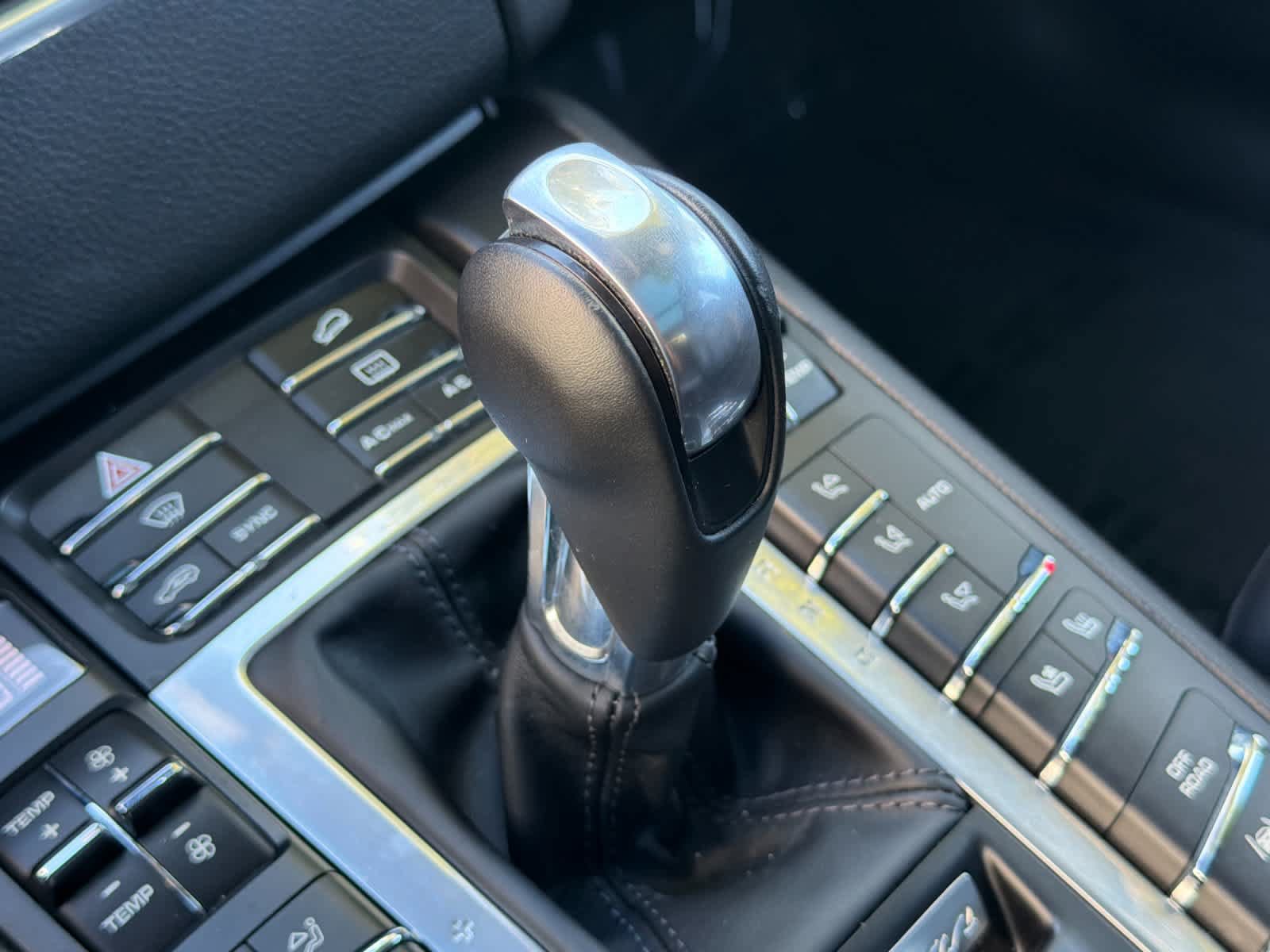 Used 2018 Porsche Macan AWD/4WD image 25