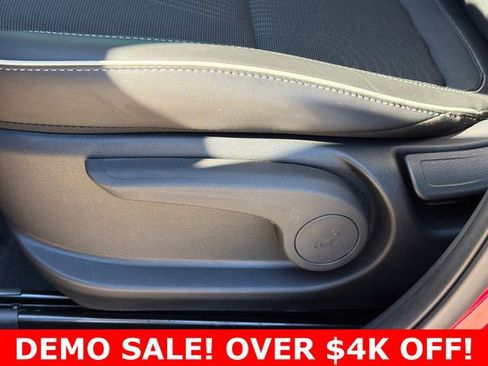 Certified 2025 Hyundai Venue Limited image 19