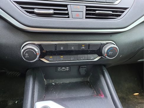 Used 2022 Nissan Altima 2.5 SV FWD image 17