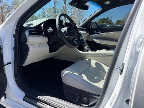 Used 2025 Genesis G70 2.5T RWD image 4