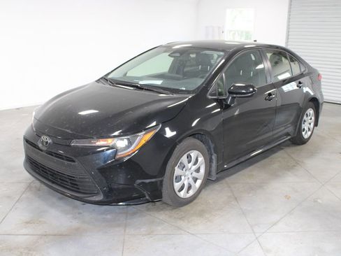 Used 2024 Toyota Corolla LE image 4
