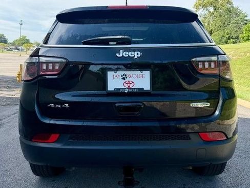 Used 2023 Jeep Compass Latitude w/ Sun and Sound Group AWD/4WD image 5