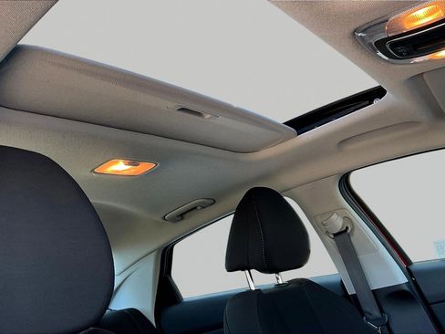 Used 2025 Hyundai Elantra SEL image 27