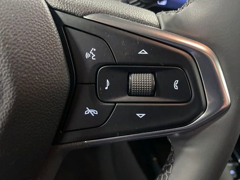 Used 2025 Chevrolet Trax LT w/ LT Convenience Package image 31