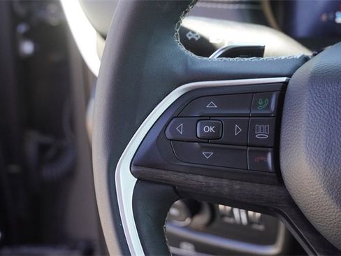 Used 2024 Jeep Grand Cherokee L Limited w/ Black Appearance Package image 31