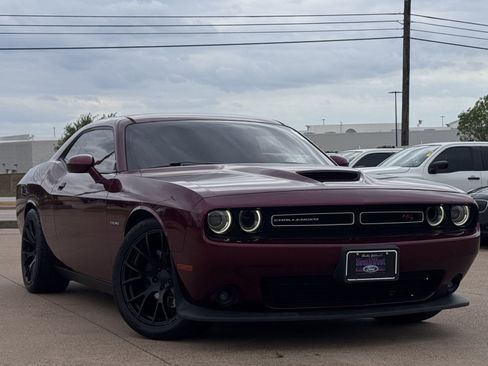 Used 2020 Dodge Challenger R/T RWD image 2