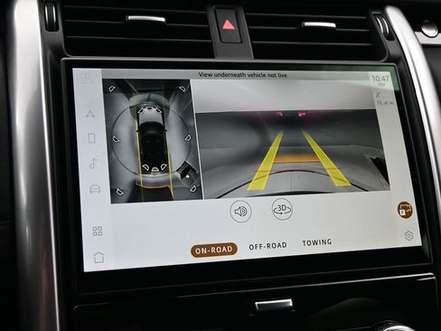 Used 2025 Land Rover Discovery S image 16