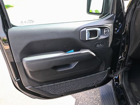 Used 2023 Jeep Wrangler Unlimited Sahara w/ Cold Weather Group AWD/4WD image 19