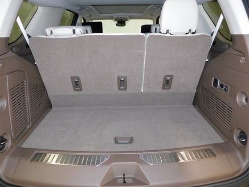 Used 2024 GMC Yukon Denali w/ Advanced Technology Package image 17