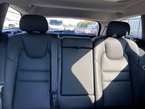 Used 2025 Volvo V60 B5 Cross Country Plus image 38