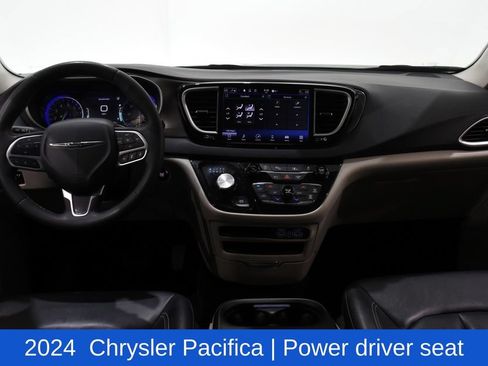 Used 2024 Chrysler Pacifica Touring-L FWD image 8