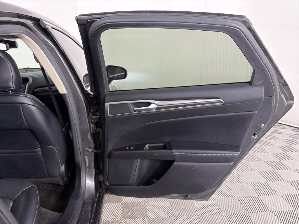 Used 2018 Ford Fusion SE w/ Equipment Group 602A FWD image 28