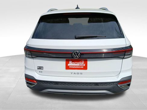 New 2026 Volkswagen Taos SE image 4
