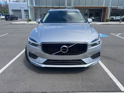 Used 2021 Volvo XC60 T5 Momentum w/ Premium Package image 1