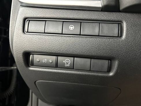Used 2023 Nissan Rogue SV FWD image 11