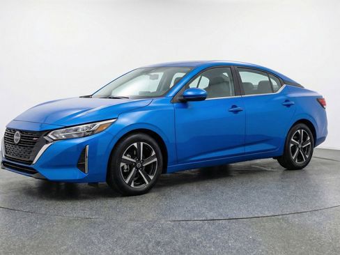 Used 2025 Nissan Sentra SV FWD image 3