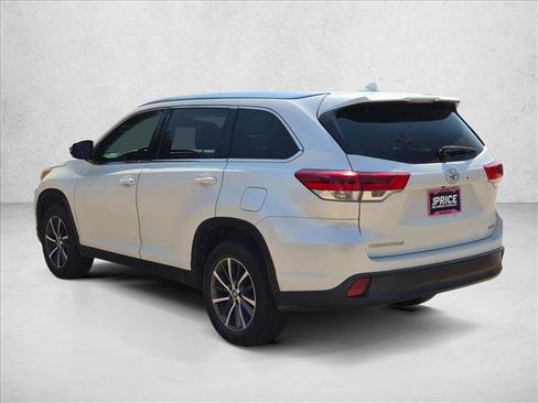 Used 2019 Toyota Highlander XLE FWD image 7