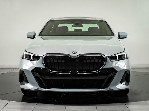 New 2026 BMW 530i xDrive w/ M Sport Package image 2